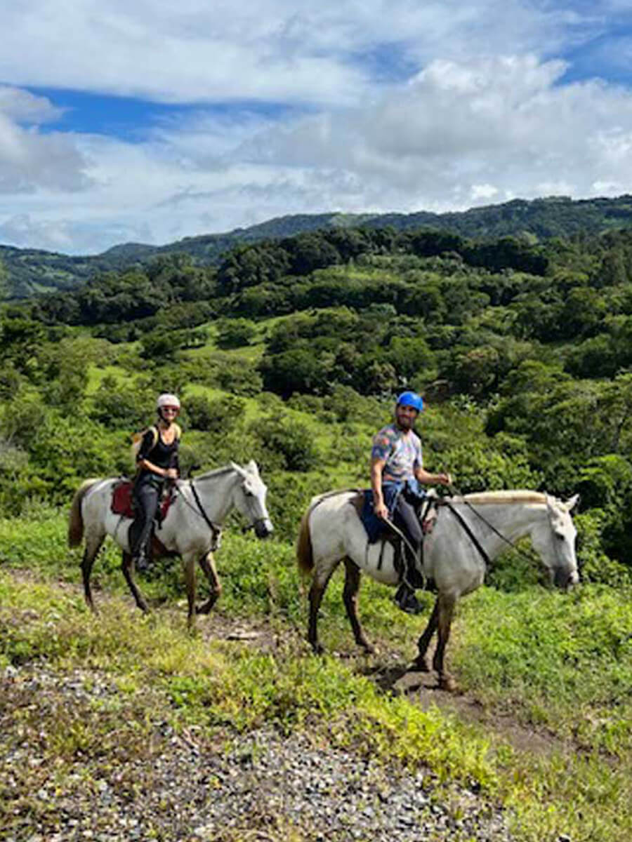 hotel-pocoapoco-horse-back-riding_3.jpg